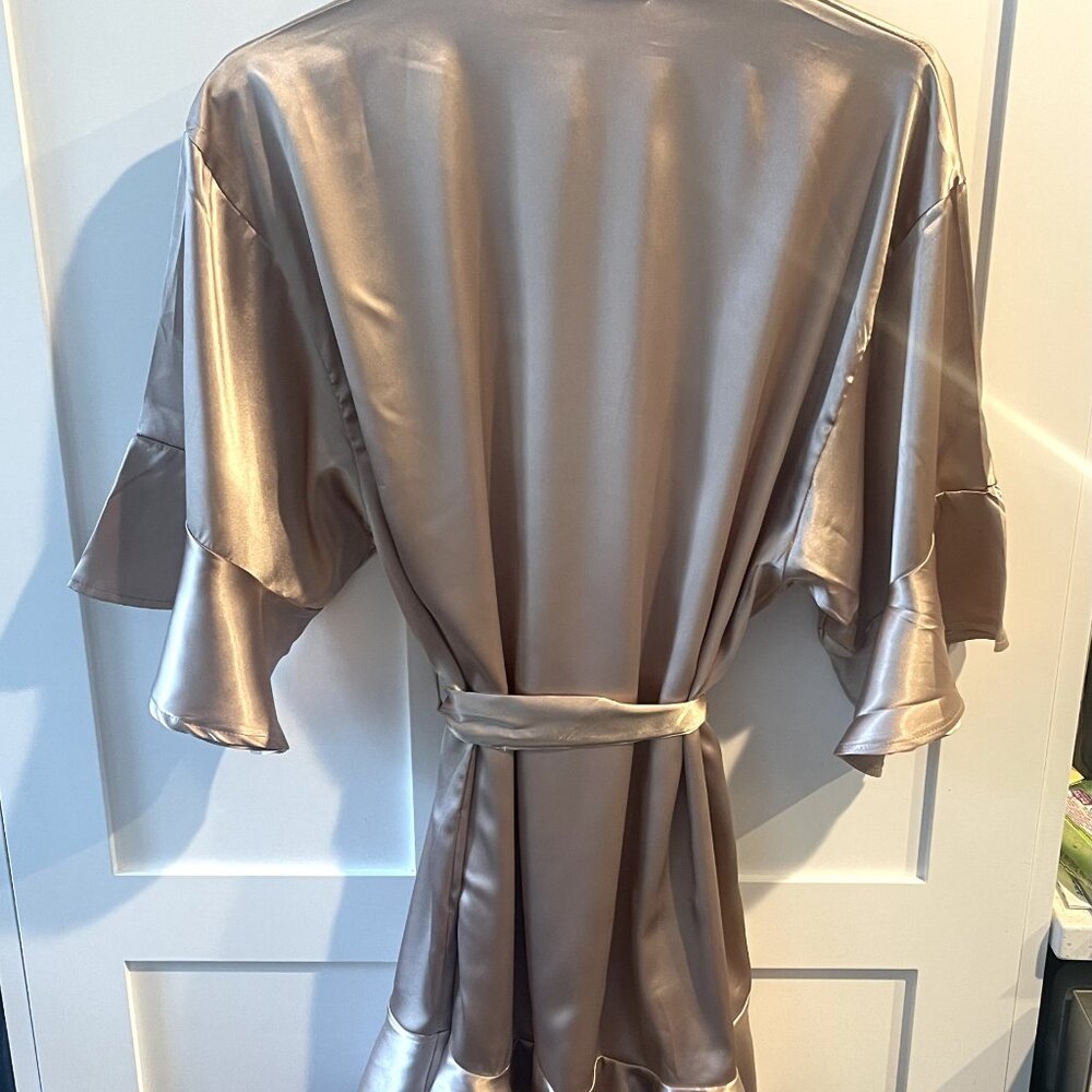 NEW Cheibear Satin Robe - Picture 4 of 4